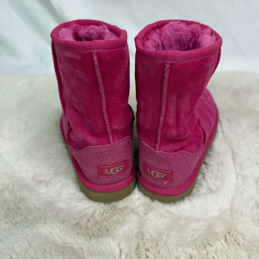 UGG excellent leave